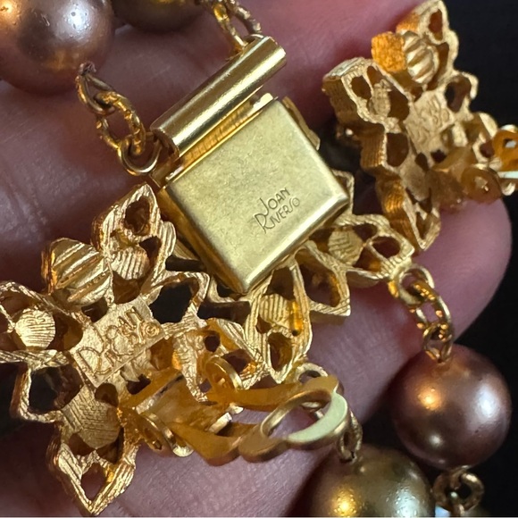 Signed Joan Rivers Vintage Double Pearl Strand + Matching Clip On Earrings - Picture 15 of 17